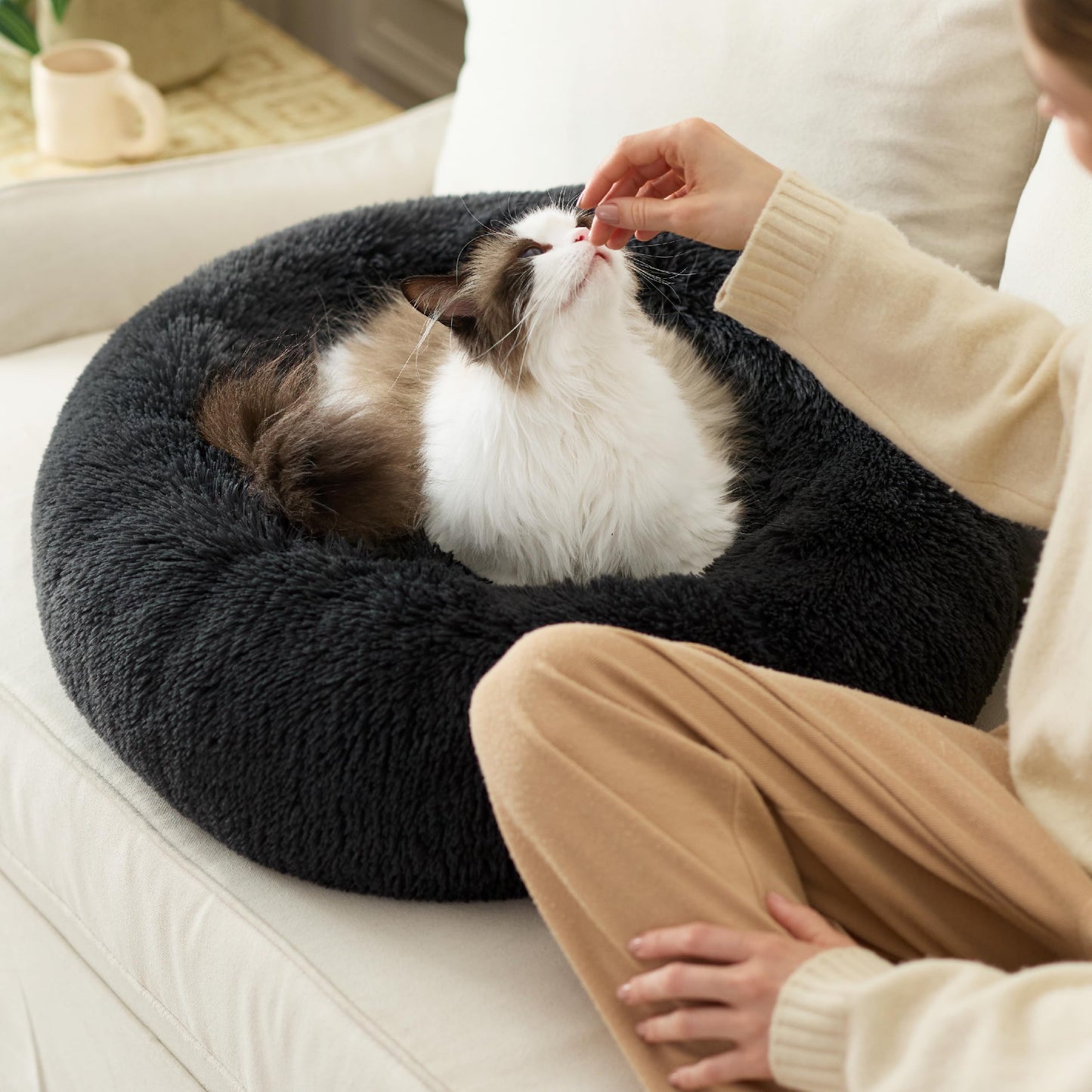 Kuschell Calming Donut Bed – Washable Round Bed for Small Dogs & Cats