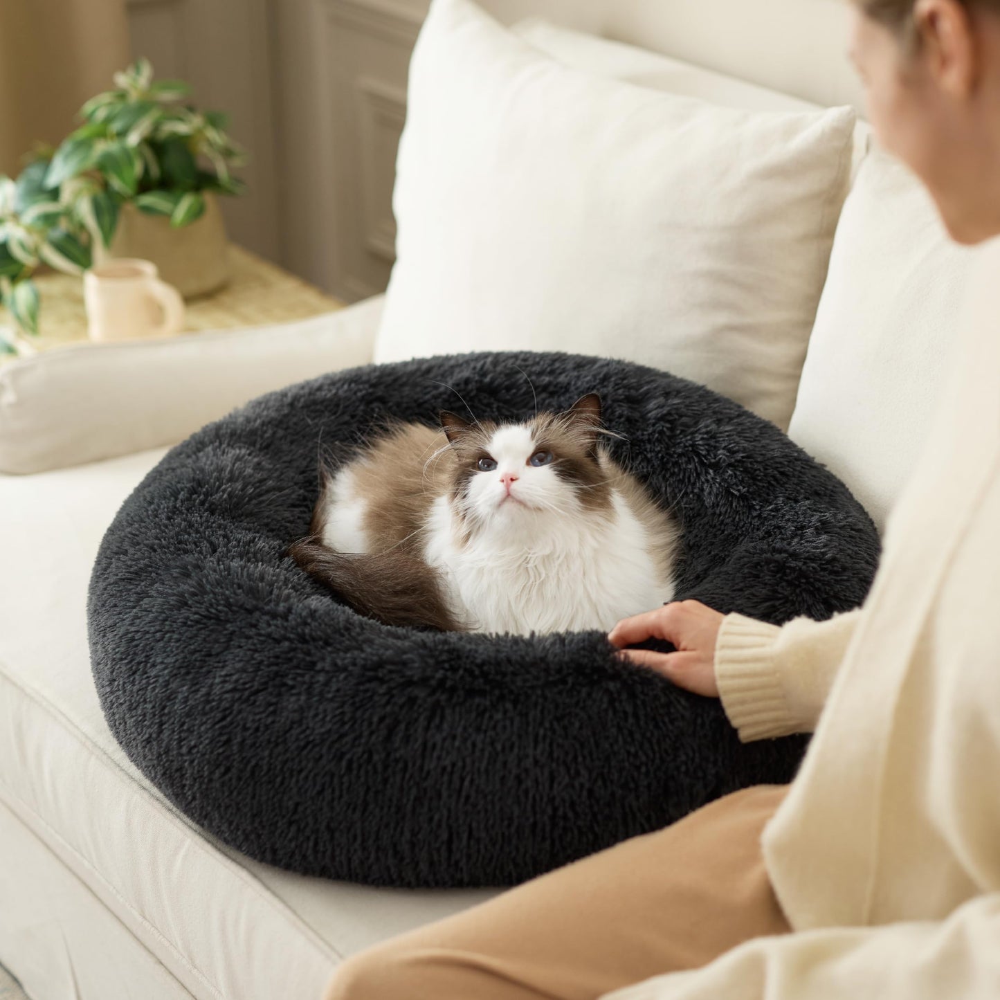 Kuschell Calming Donut Bed – Washable Round Bed for Small Dogs & Cats